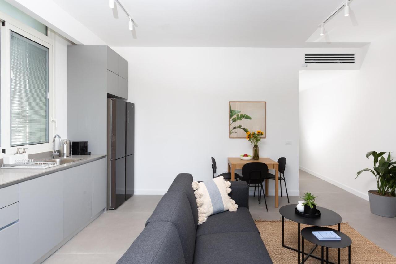 Apartment Homez- Carmel Market