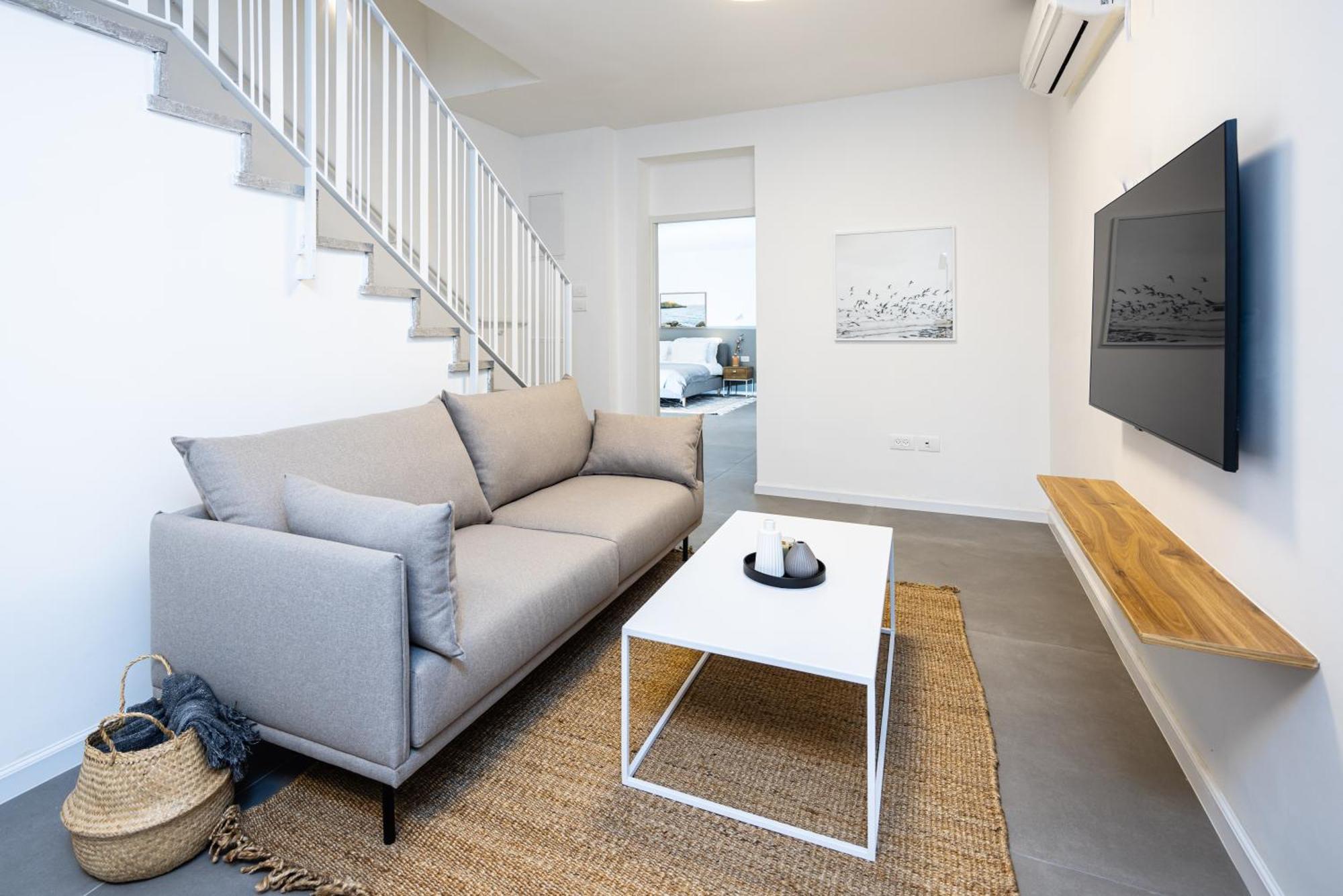 Apartment Homez- Carmel Market *