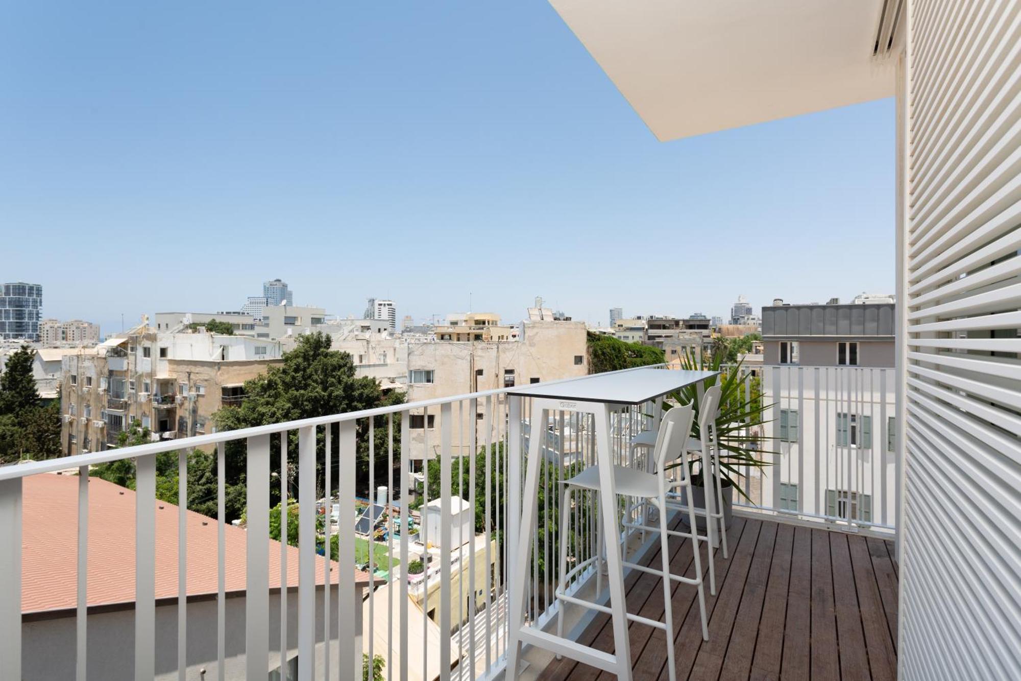 Apartment Homez- Carmel Market *